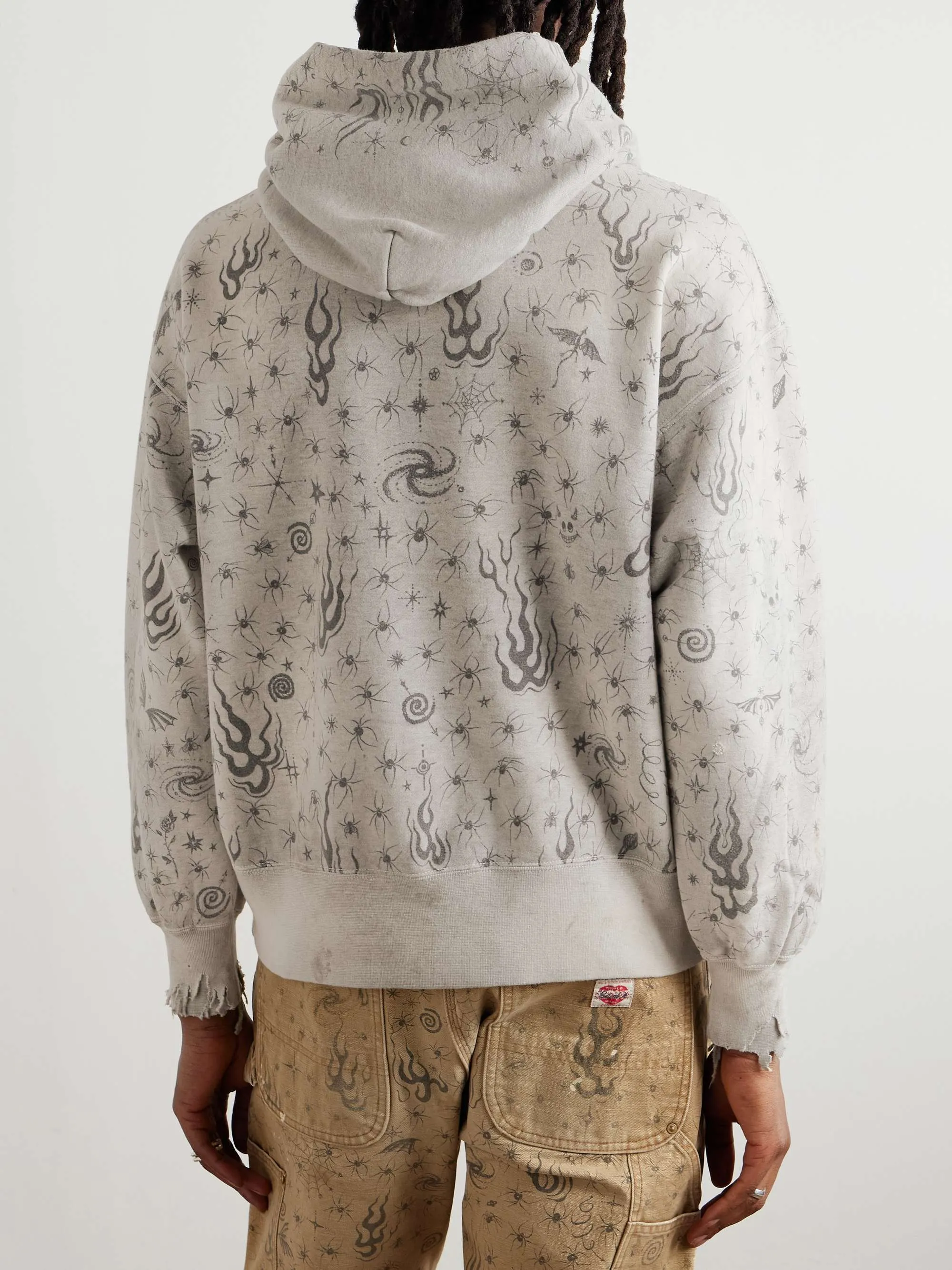SAINT Mxxxxxx x DR. WOO HOODIE ' Dr.Woo ' /GRY Flame Swirl Spider Web Hoodie Distressed Gray S-XL Custom-woven and dyed nostalgic gray fabric. After printing, the garment is sprayed with potion to cause the fabric to oxidize and fade. A large number of artificial fabric destruction processes are added to make the whole piece of clothing look aged and unique like a work of art. This hoodie is co-branded with a famous tattoo design artist and customized with a full set of Dr.Woo accessories. Bringing you authentic items!